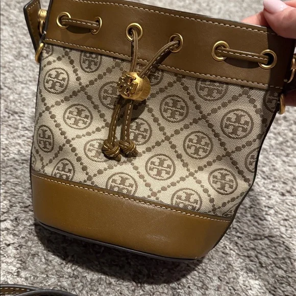 Tory Burch monogram crossbody bag - Picture 2 of 5